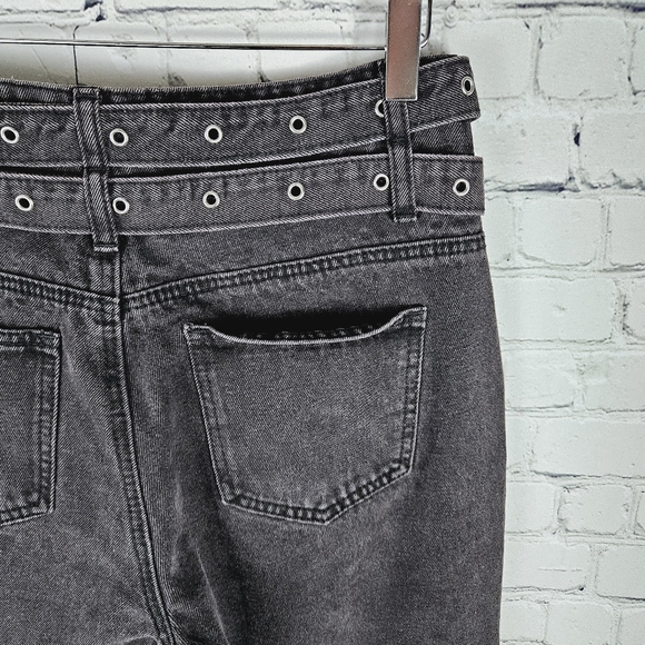 MISSGUIDED | Riot high rise tapered leg double grommet belted mom jeans - Picture 1 of 8